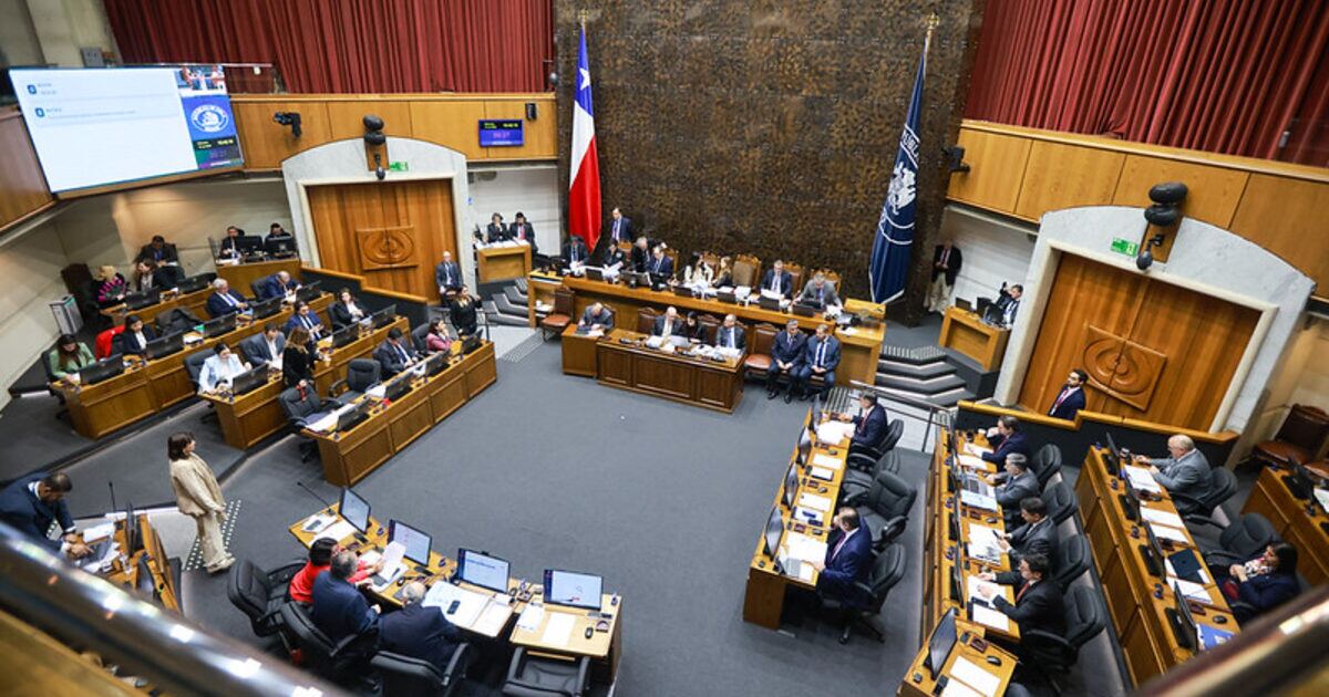Reconstrucción, aranceles al salmón y agua potable rural: el balance legislativo de la semana
